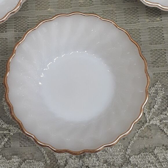 4-pc.Fire King Suburbia Anchor Hocking 4 3/4" milk glass berry bowls - Picture 5 of 9